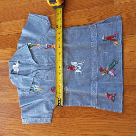 Haitian Embroidered Children's lightweight shirt - Picture 9 of 10